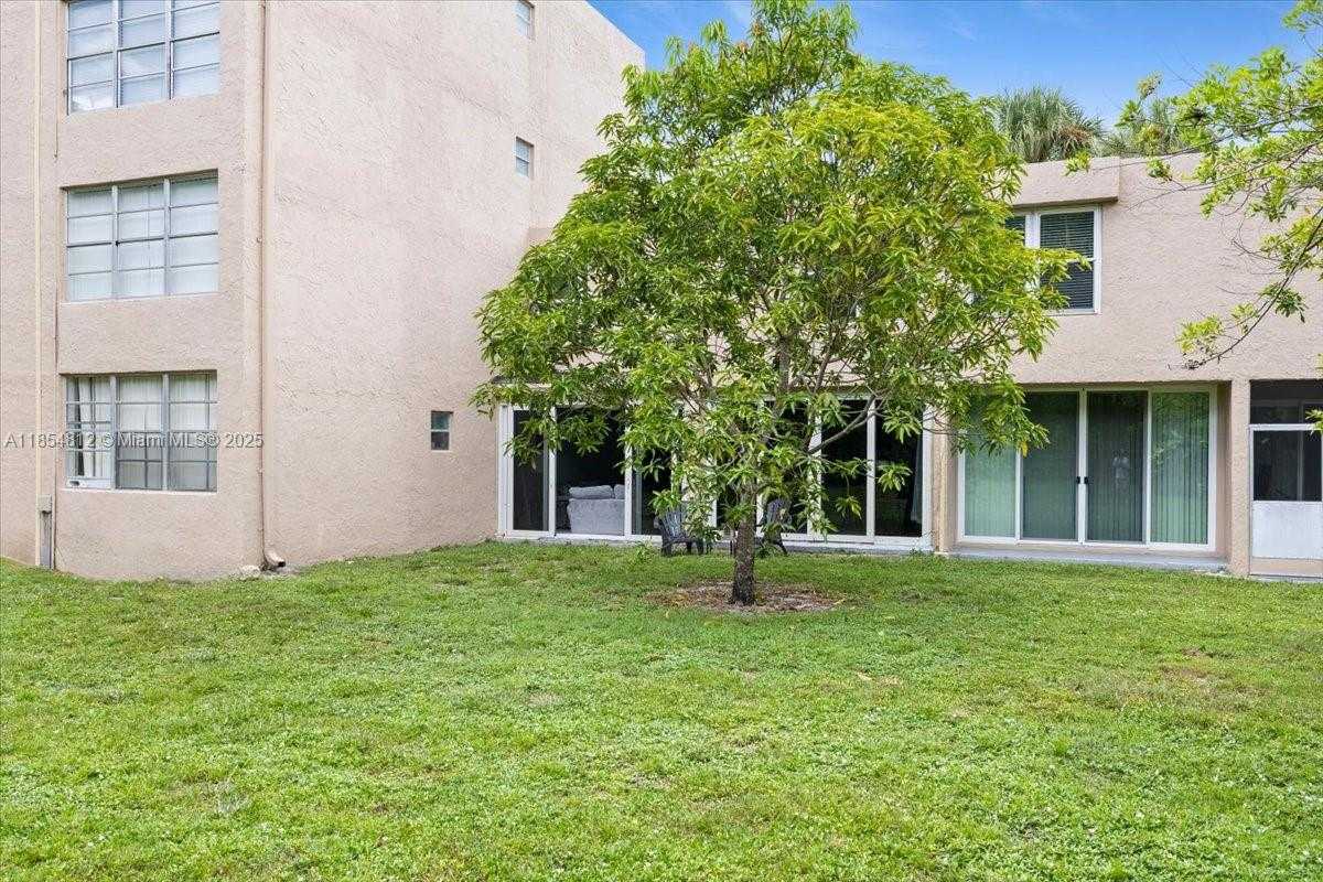 Small Image of 9450 LIVE OAK PL #109, Davie Number 62