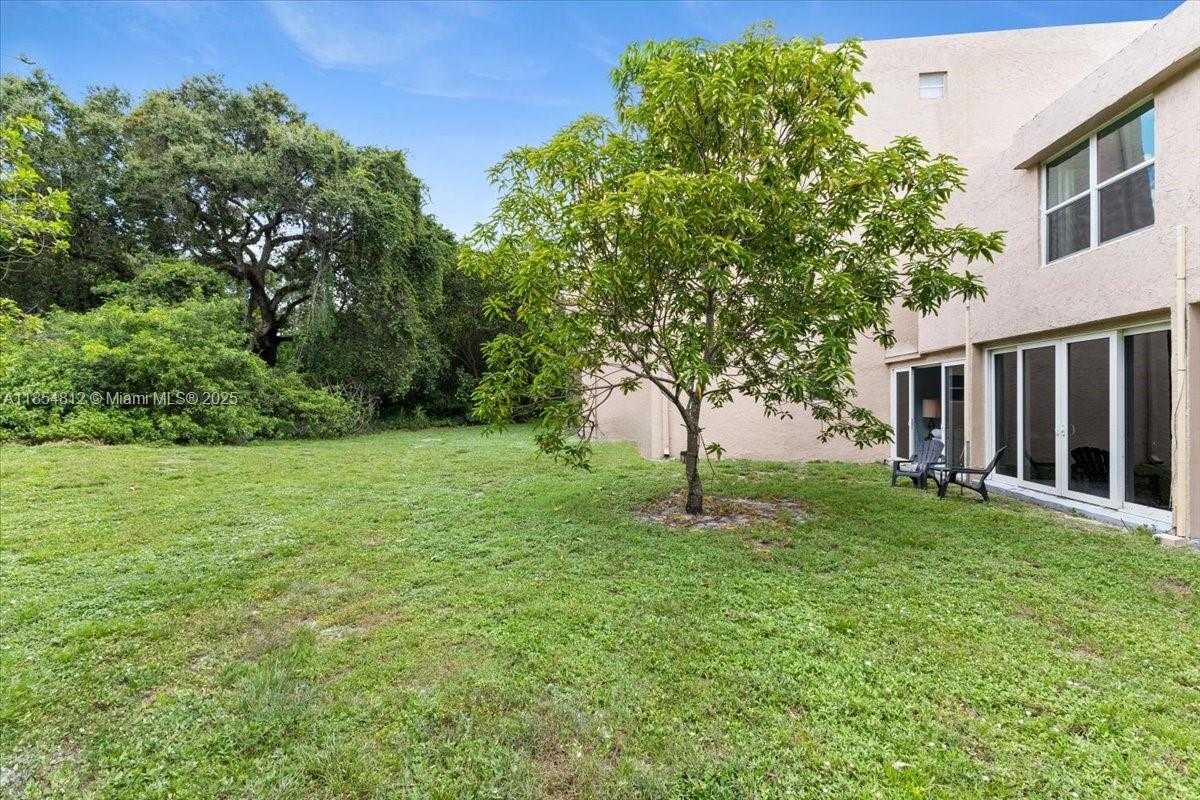Small Image of 9450 LIVE OAK PL #109, Davie Number 64