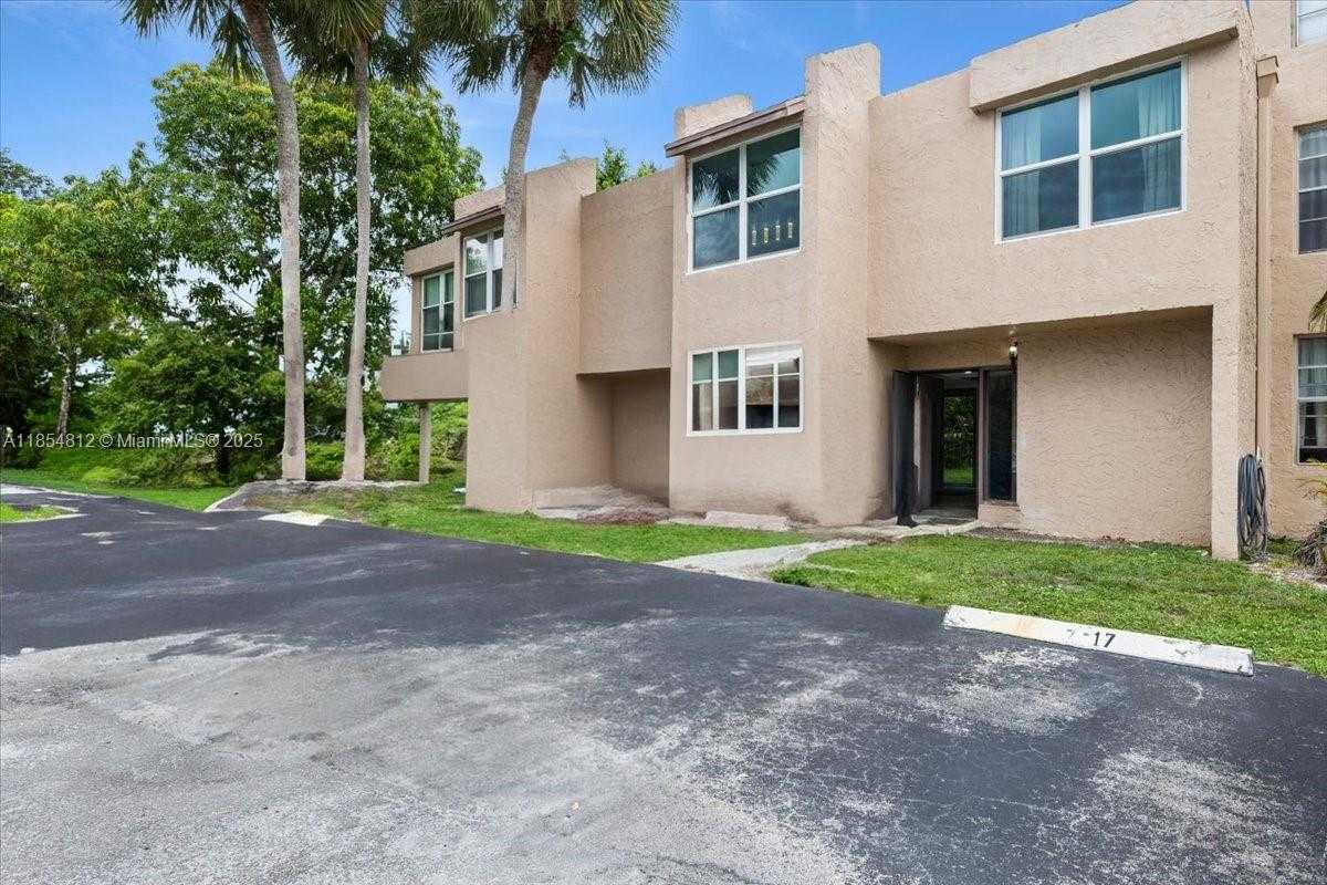 Small Image of 9450 LIVE OAK PL #109, Davie Number 65