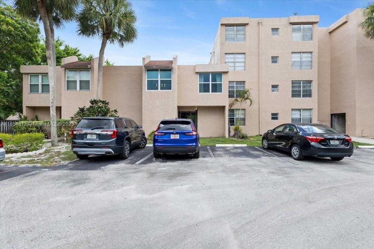 Small Image of 9450 LIVE OAK PL #109, Davie Number 66