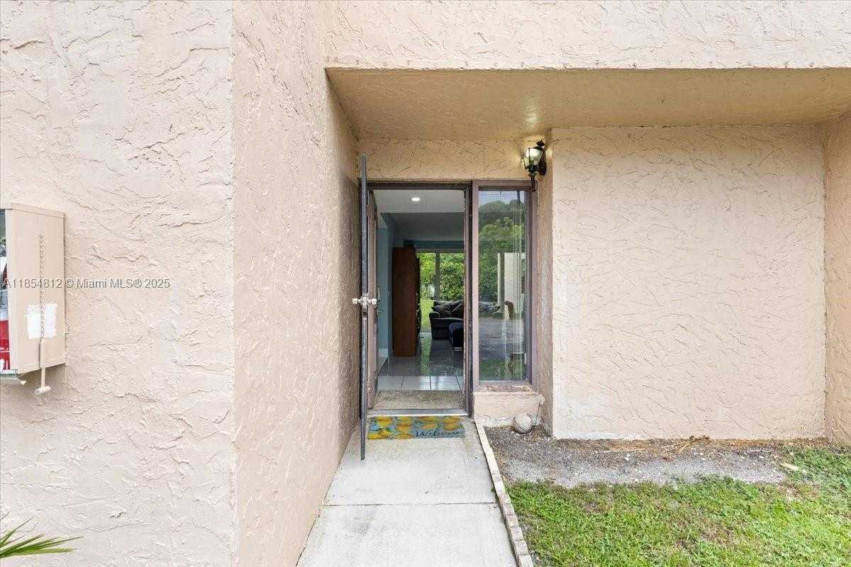 Small Image of 9450 LIVE OAK PL #109, Davie Number 67