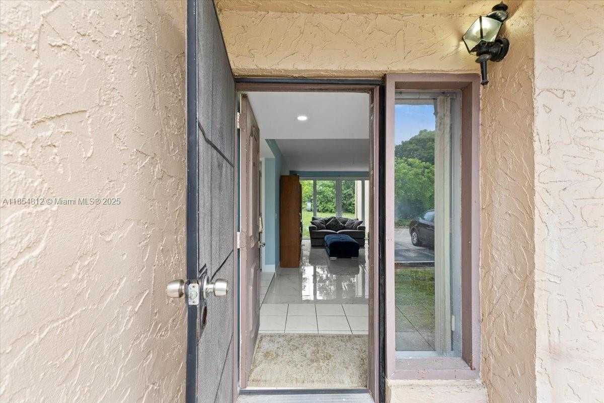 Small Image of 9450 LIVE OAK PL #109, Davie Number 69