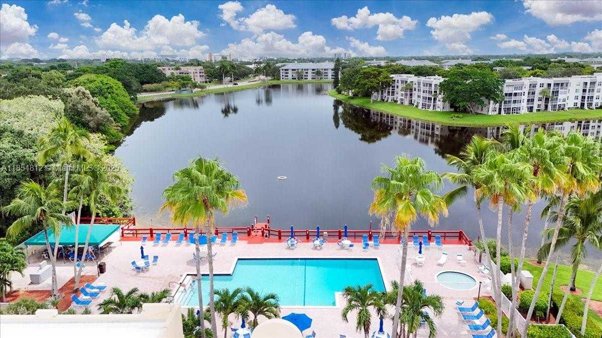 Small Image of 9450 LIVE OAK PL #109, Davie Number 7