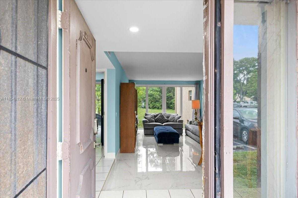 Small Image of 9450 LIVE OAK PL #109, Davie Number 70