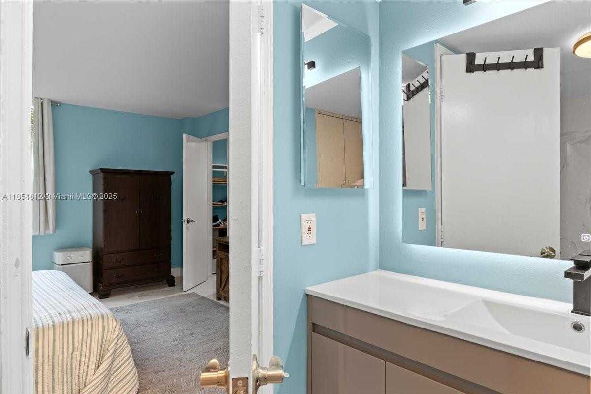 Small Image of 9450 LIVE OAK PL #109, Davie Number 72