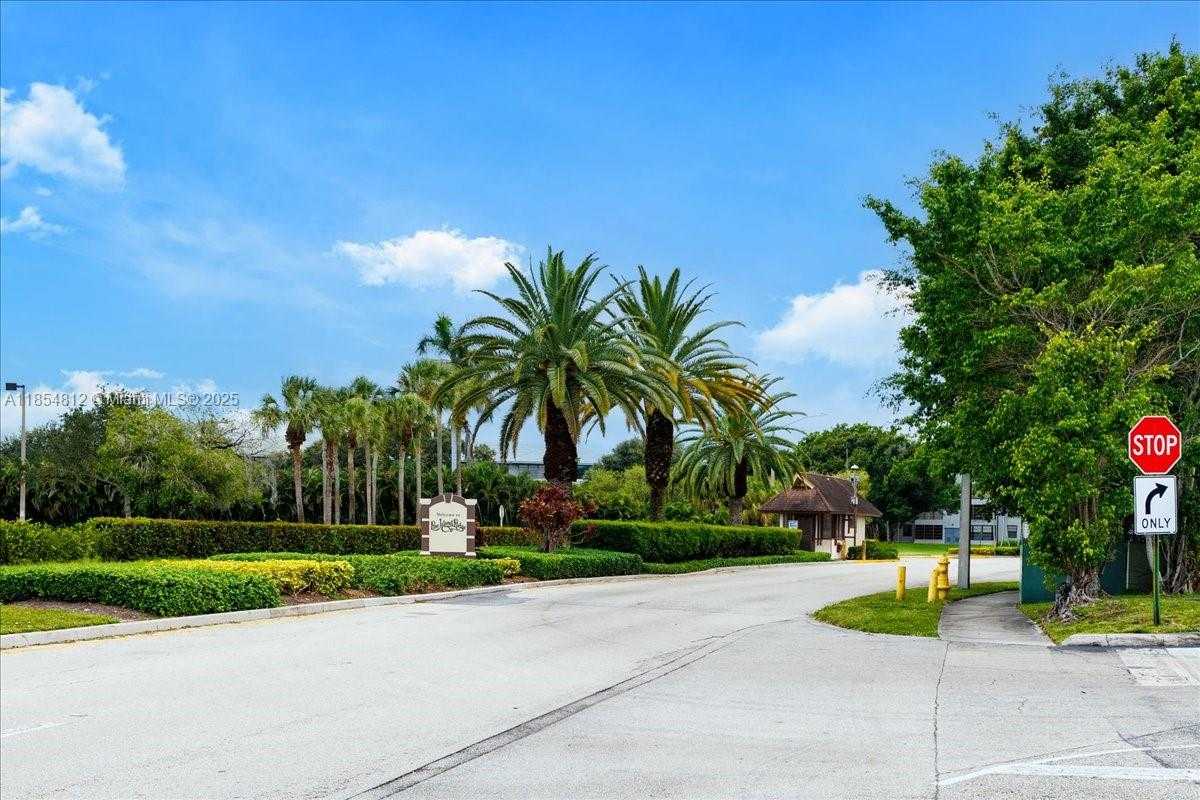 Small Image of 9450 LIVE OAK PL #109, Davie Number 73