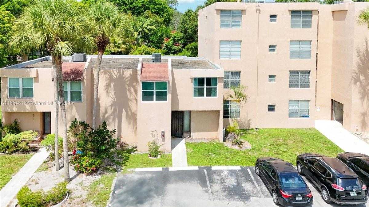 Small Image of 9450 LIVE OAK PL #109, Davie Number 75