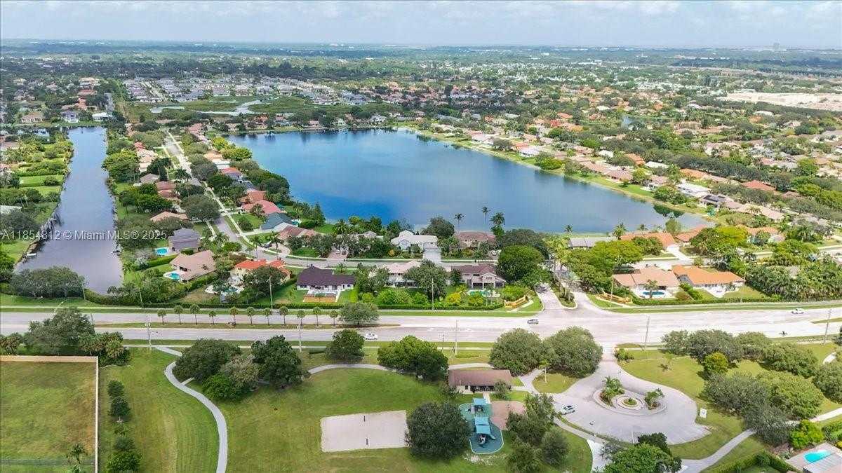 Small Image of 9450 LIVE OAK PL #109, Davie Number 80