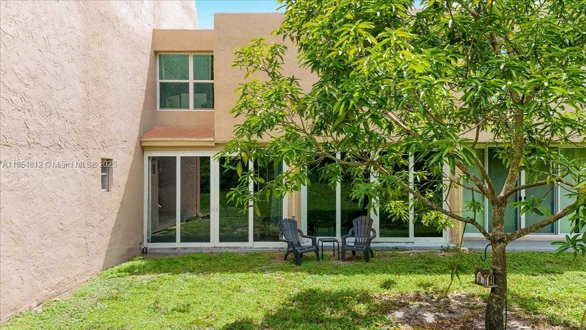 Small Image of 9450 LIVE OAK PL #109, Davie Number 82