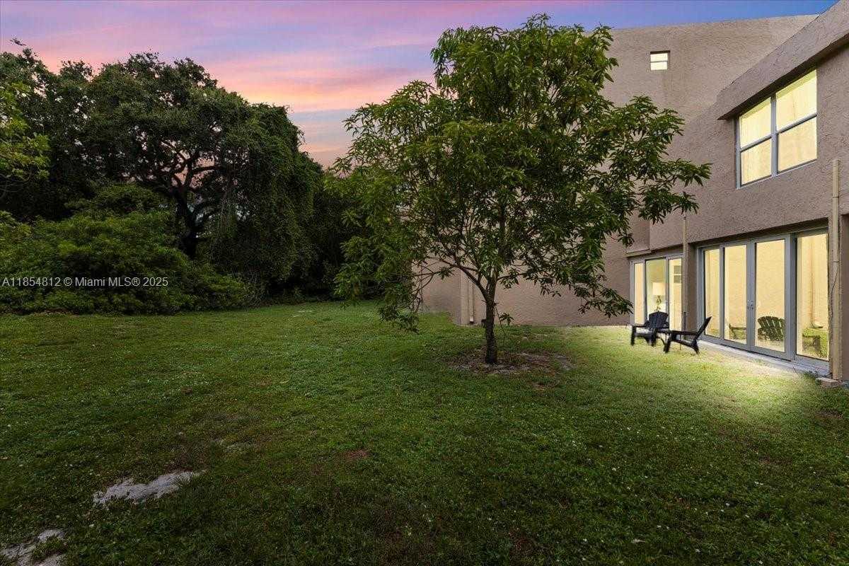 Small Image of 9450 LIVE OAK PL #109, Davie Number 93