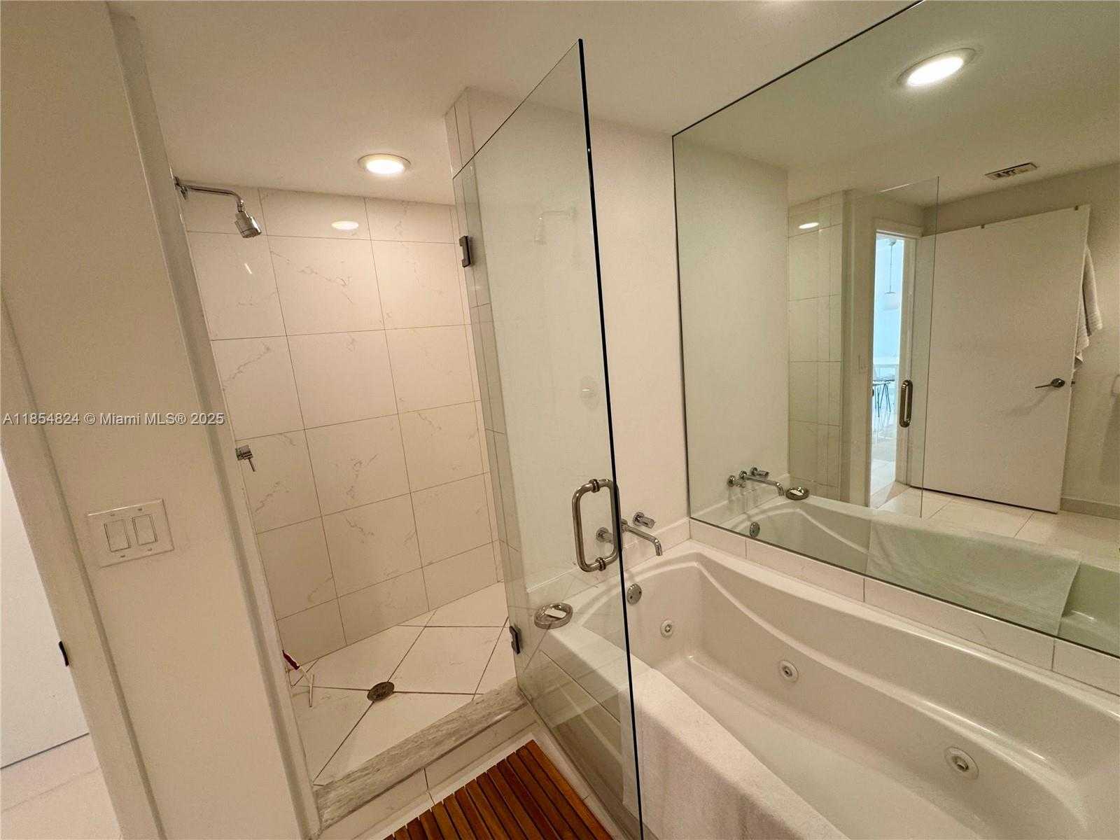 Small Image of 500 BRICKELL AVE #1204, Miami Number 22