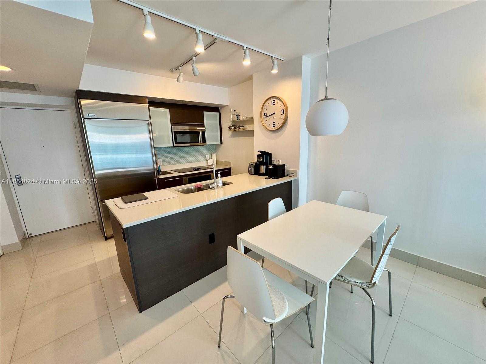 Small Image of 500 BRICKELL AVE #1204, Miami Number 4