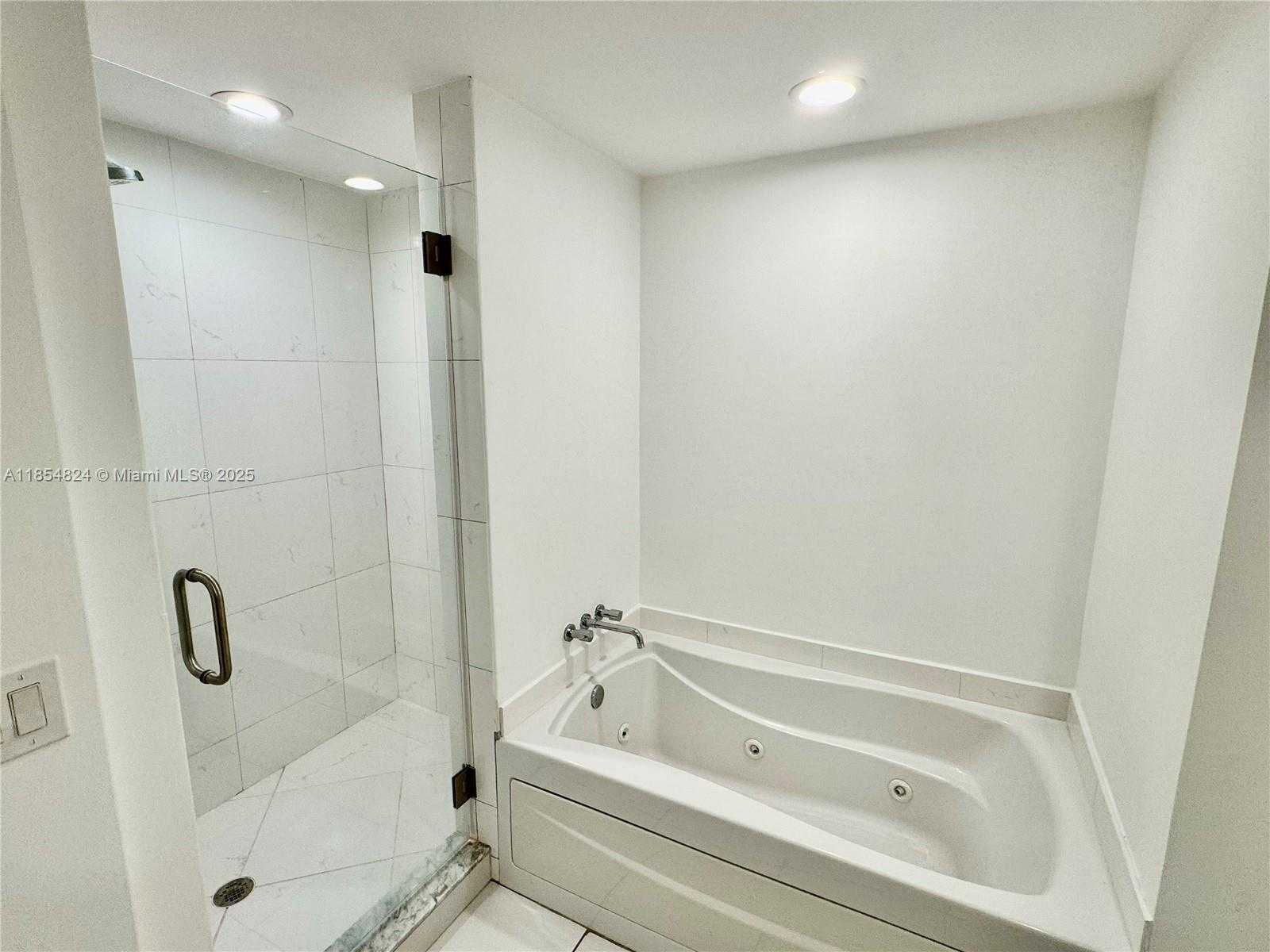 Small Image of 500 BRICKELL AVE #1204, Miami Number 7