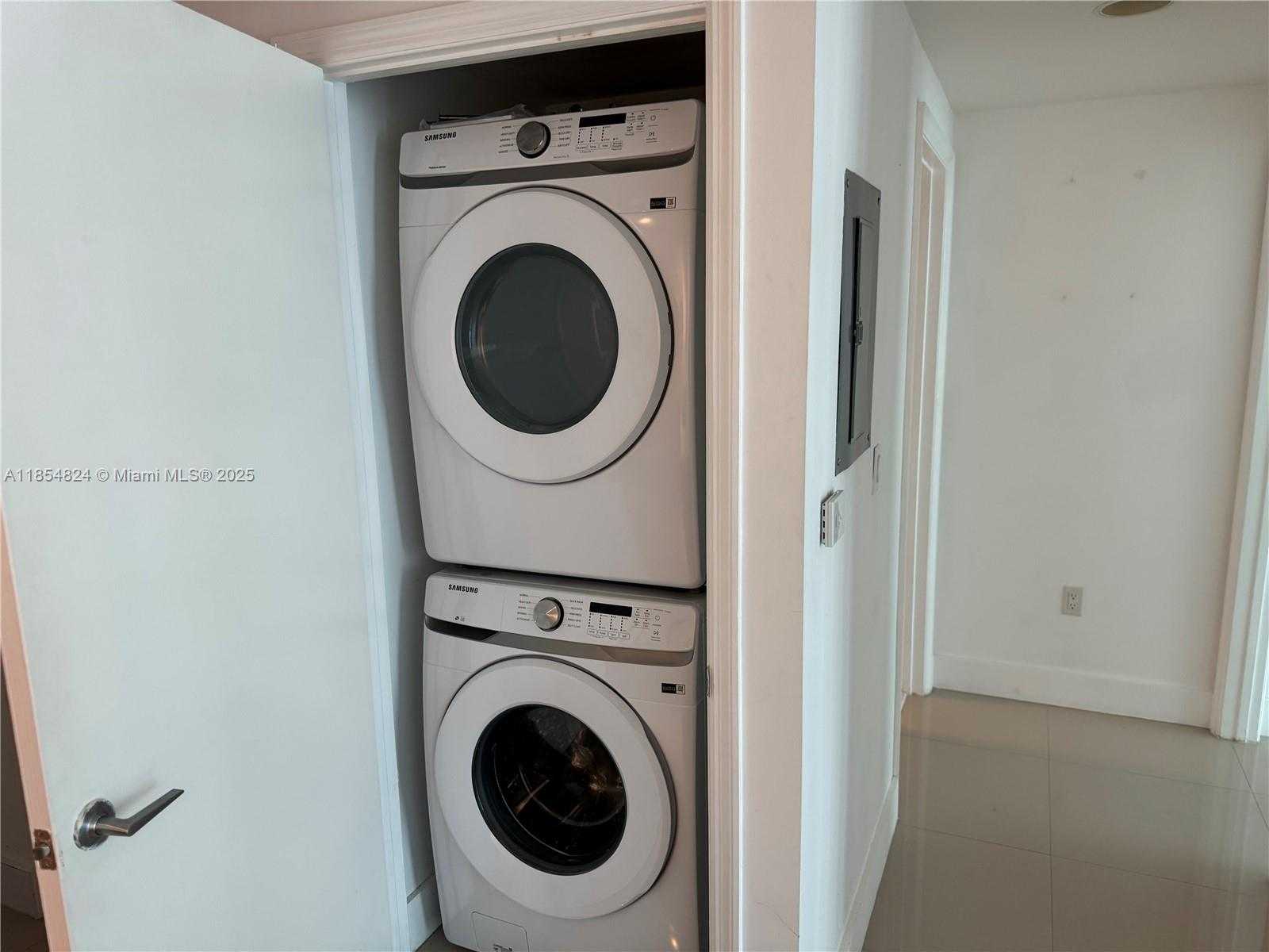 Small Image of 500 BRICKELL AVE #1204, Miami Number 8