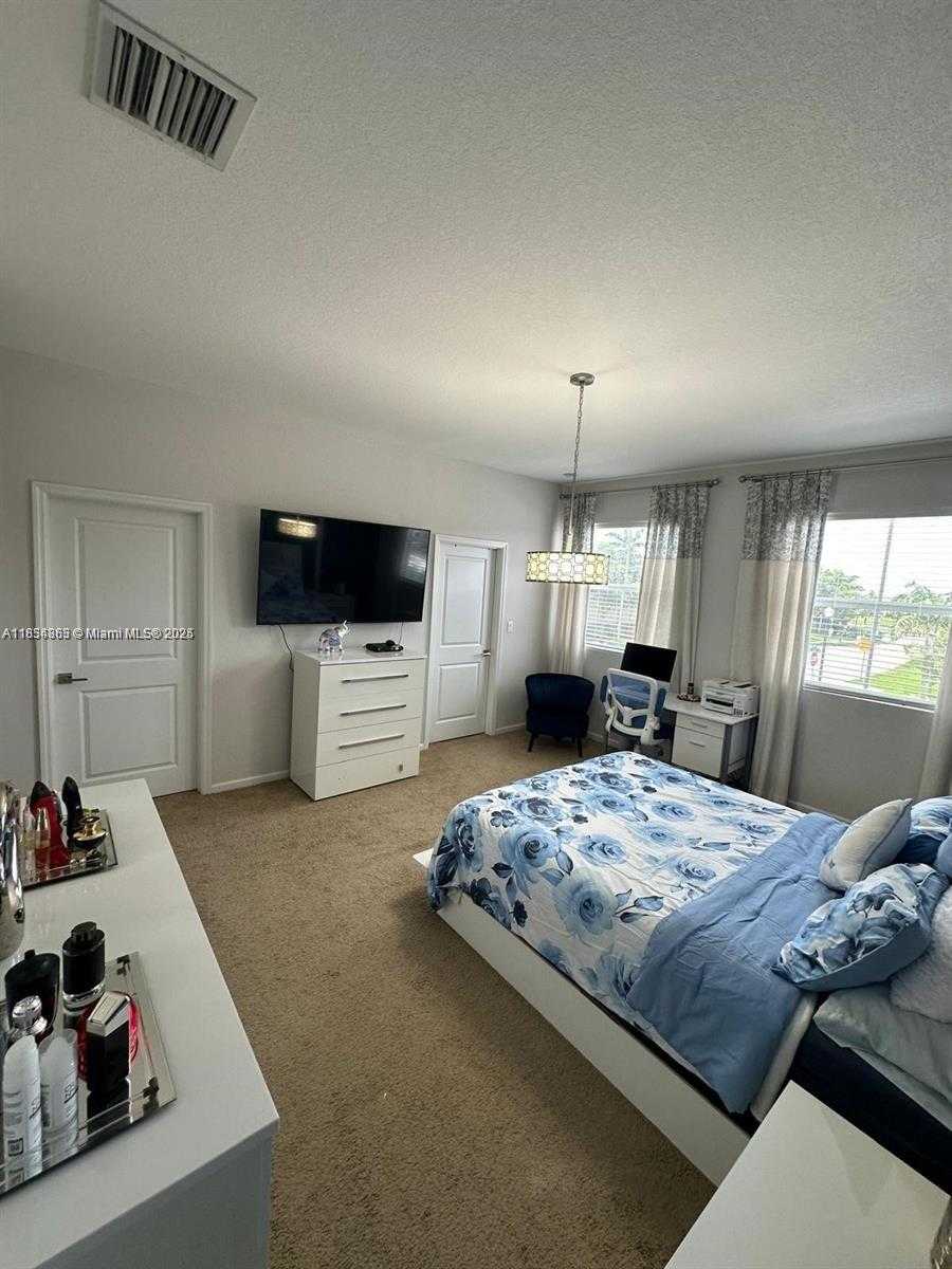 Small Image of 2450 SOUTH EAST 14TH CT #2450, Homestead Number 17