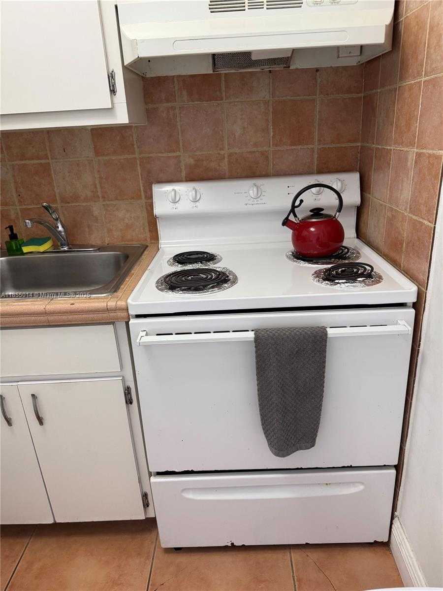 Small Image of 7904 WEST DR #806, North Bay Village Number 17