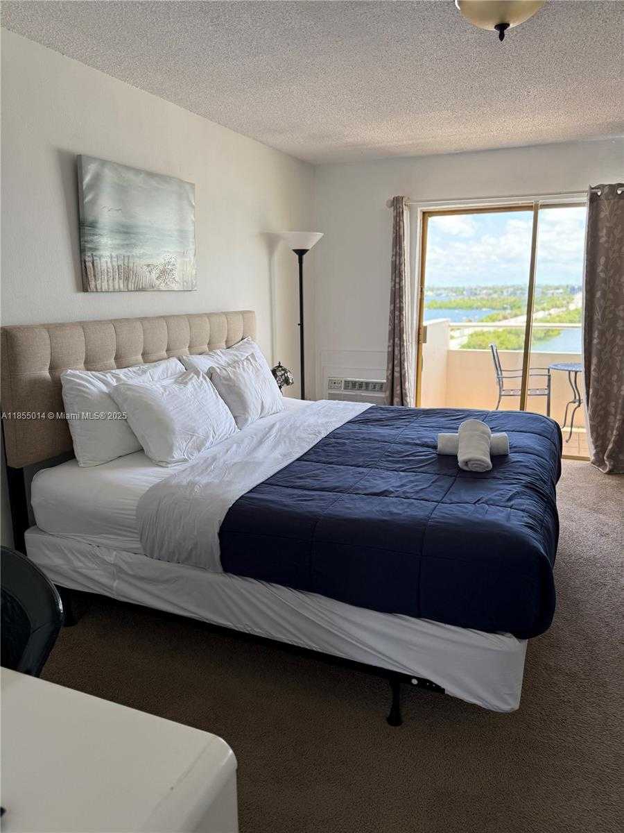 Small Image of 7904 WEST DR #806, North Bay Village Number 9