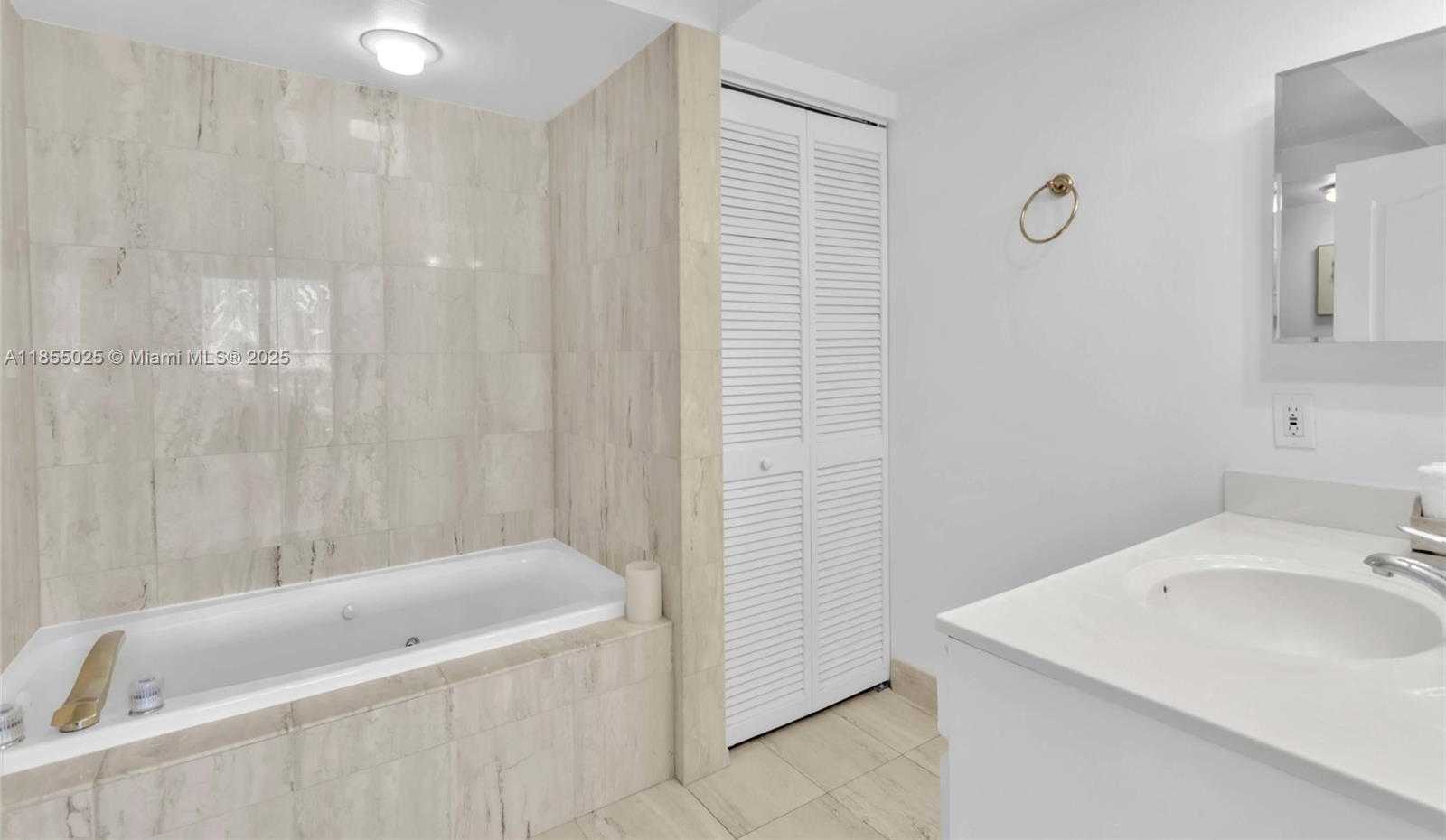 Small Image of 1800 SUNSET HARBOUR DR #1003, Miami Beach Number 21