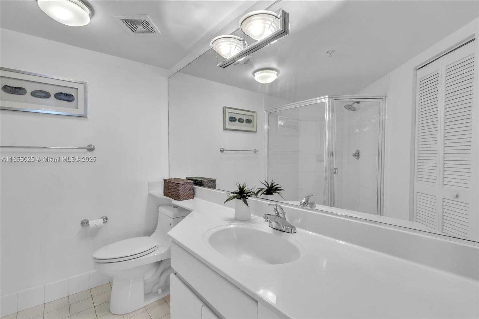 Small Image of 1800 SUNSET HARBOUR DR #1003, Miami Beach Number 25
