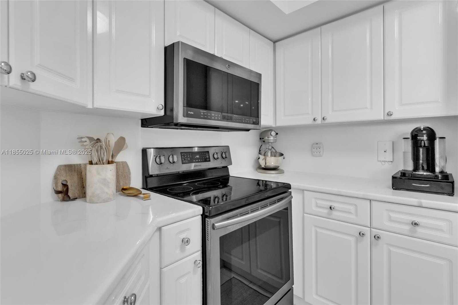 Small Image of 1800 SUNSET HARBOUR DR #1003, Miami Beach Number 7