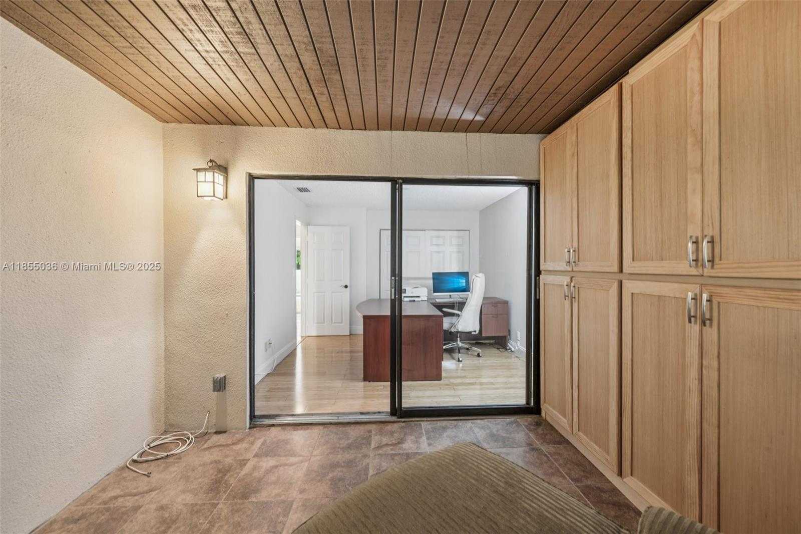 Small Image of 121 SOUTH WEST 96TH TER #205, Plantation Number 30