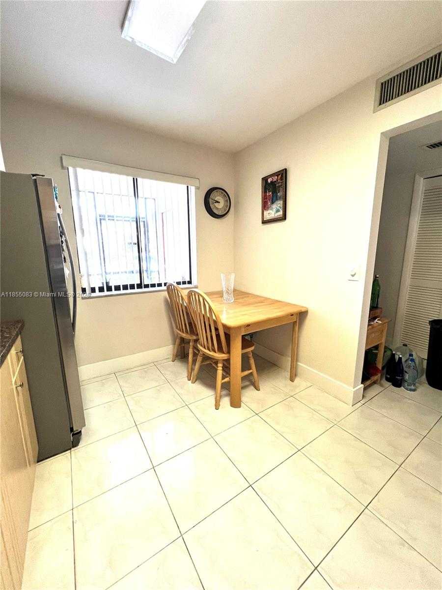Small Image of 408 LAKEVIEW DR #102, Weston Number 11