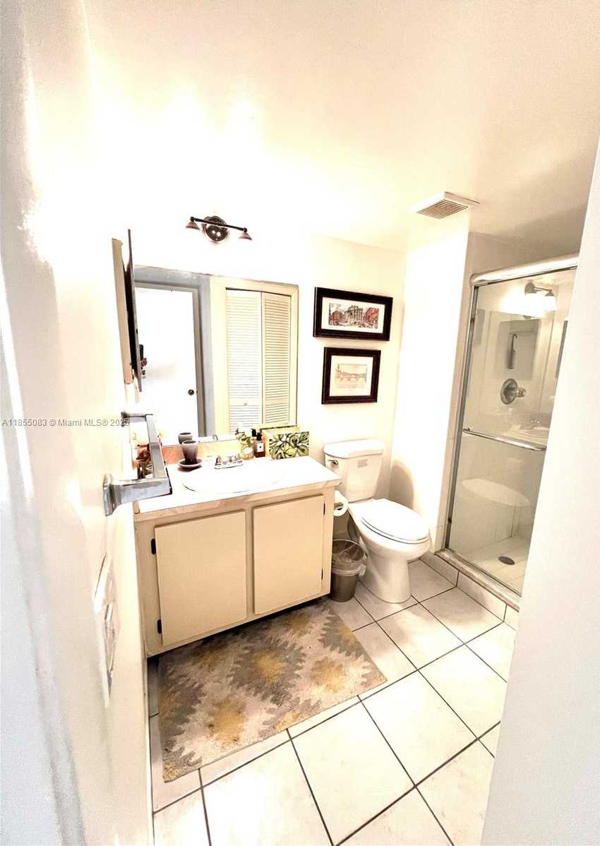 Small Image of 408 LAKEVIEW DR #102, Weston Number 15