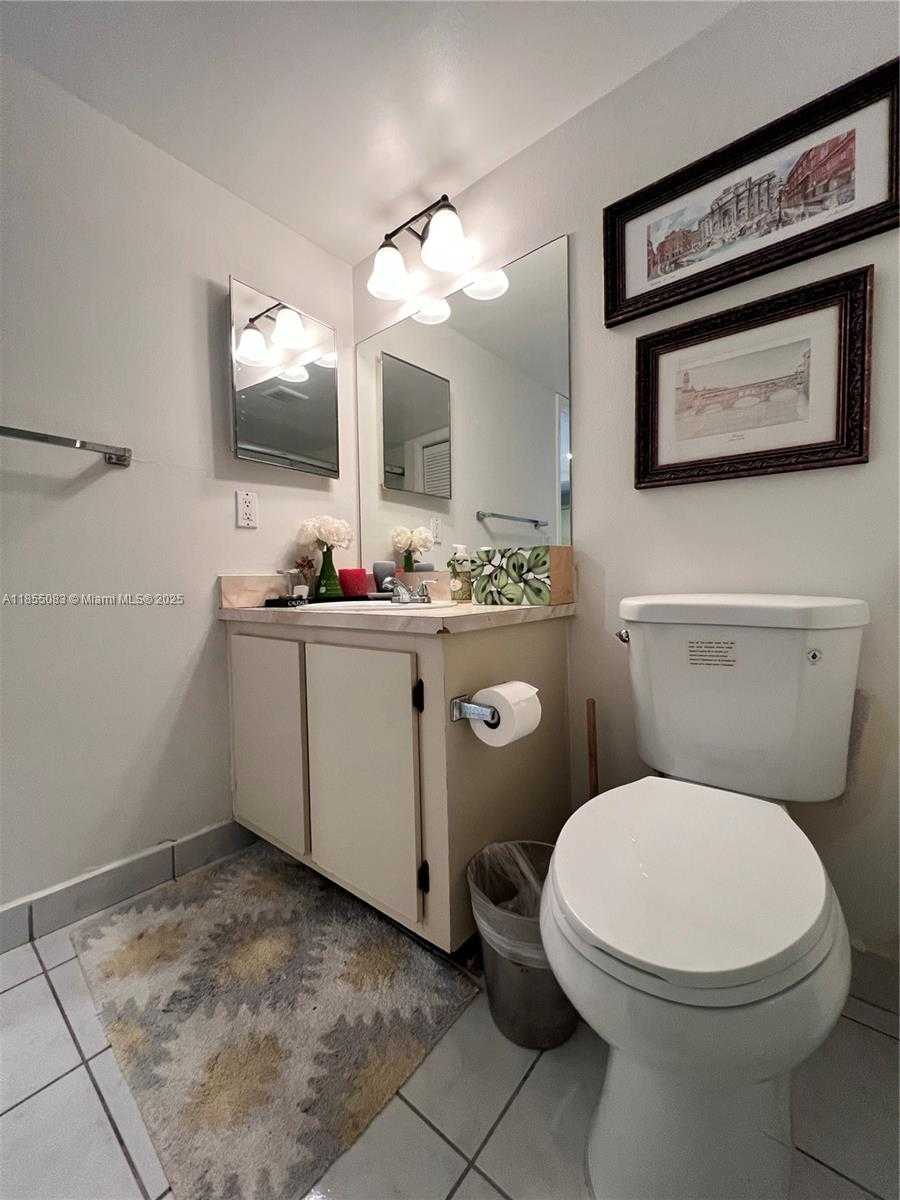Small Image of 408 LAKEVIEW DR #102, Weston Number 16