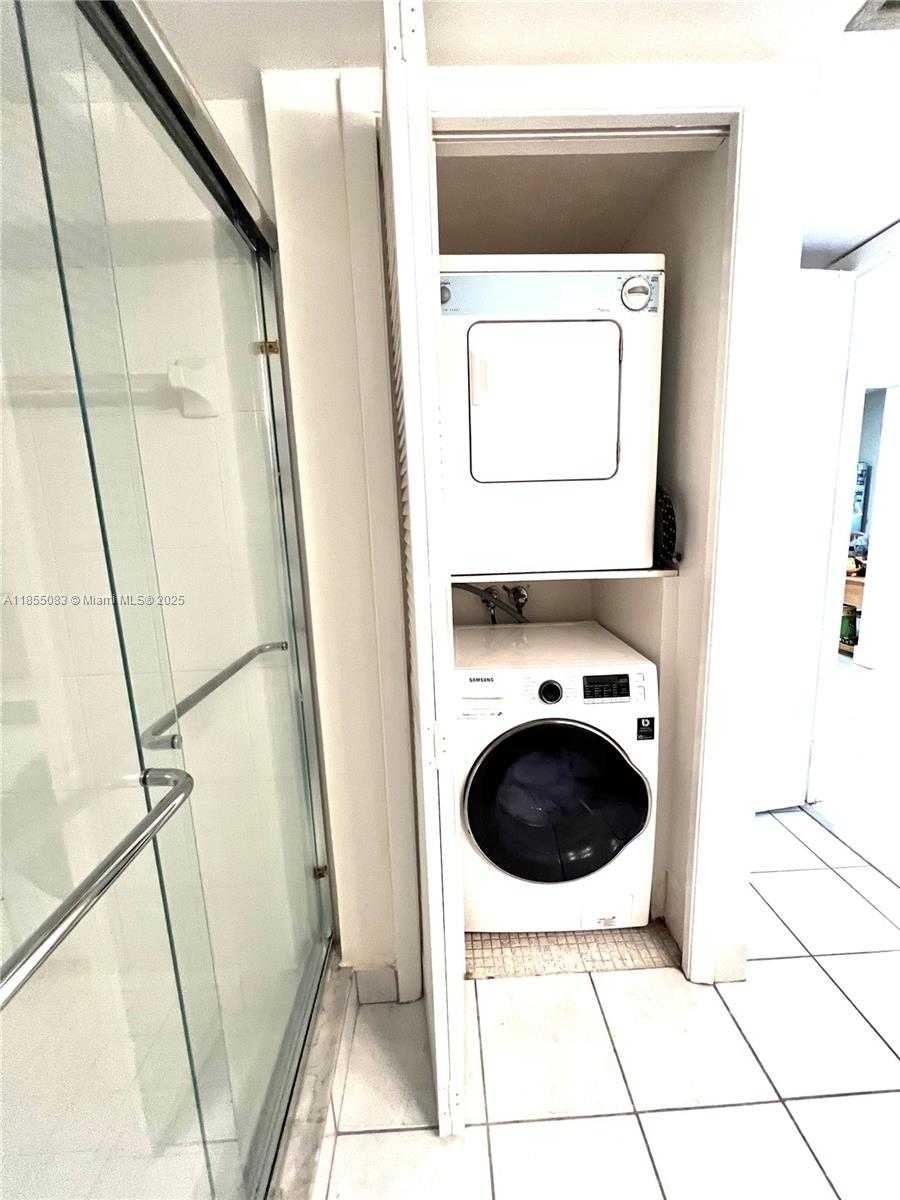 Small Image of 408 LAKEVIEW DR #102, Weston Number 17