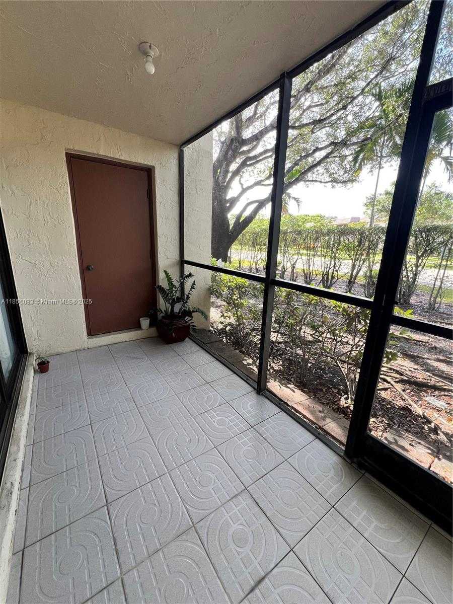 Small Image of 408 LAKEVIEW DR #102, Weston Number 18