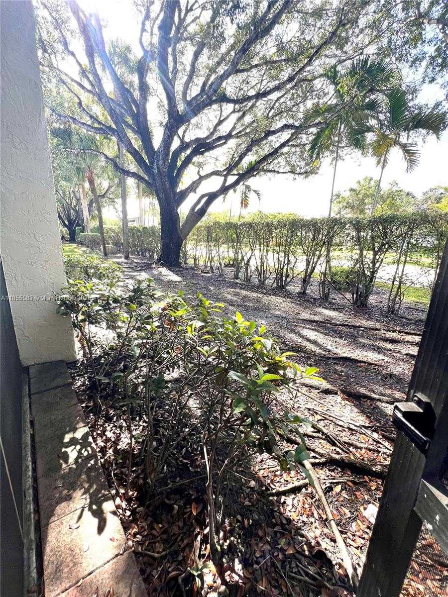 Small Image of 408 LAKEVIEW DR #102, Weston Number 19