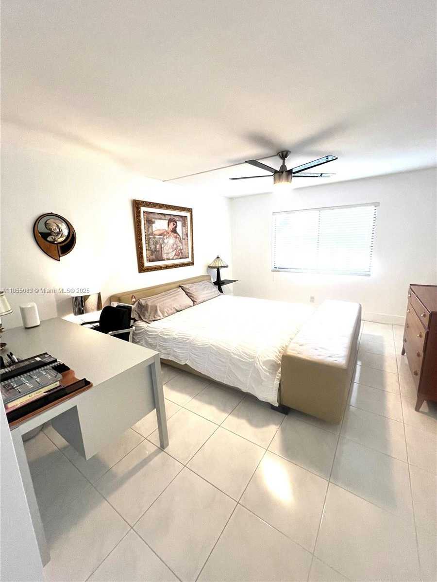 Small Image of 408 LAKEVIEW DR #102, Weston Number 4