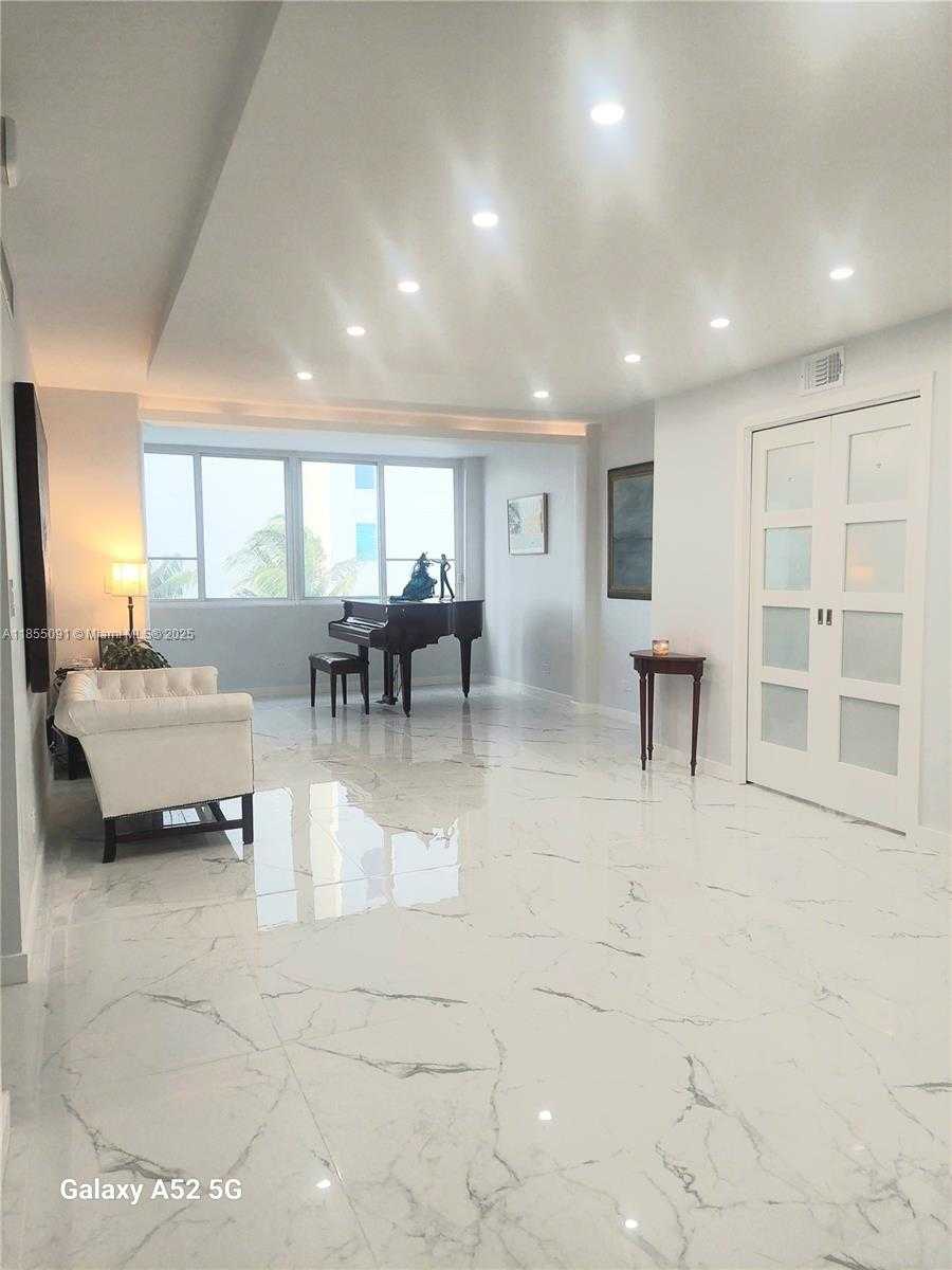 Small Image of Miami Beach Number 26