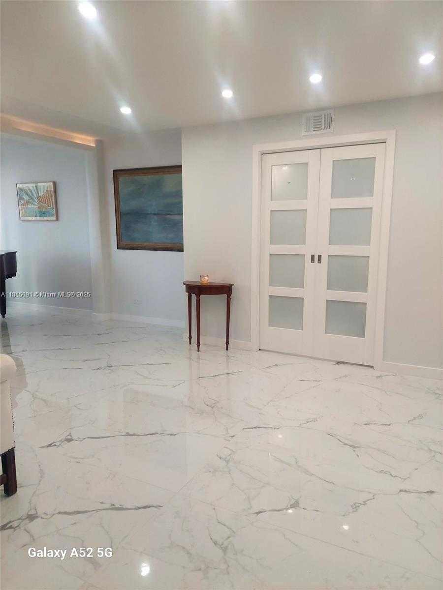 Small Image of Miami Beach Number 27