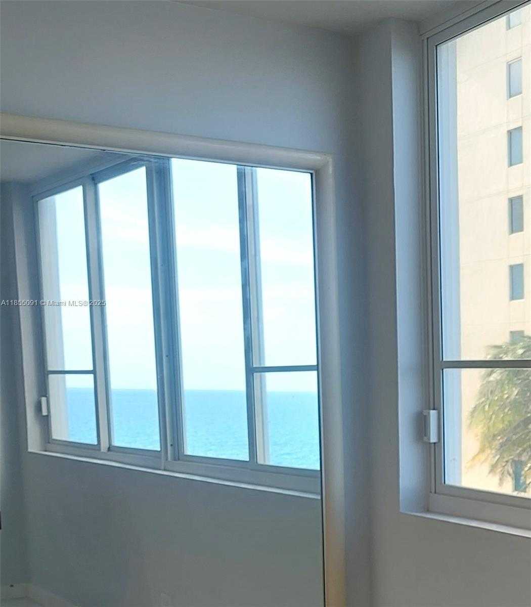 Small Image of Miami Beach Number 31