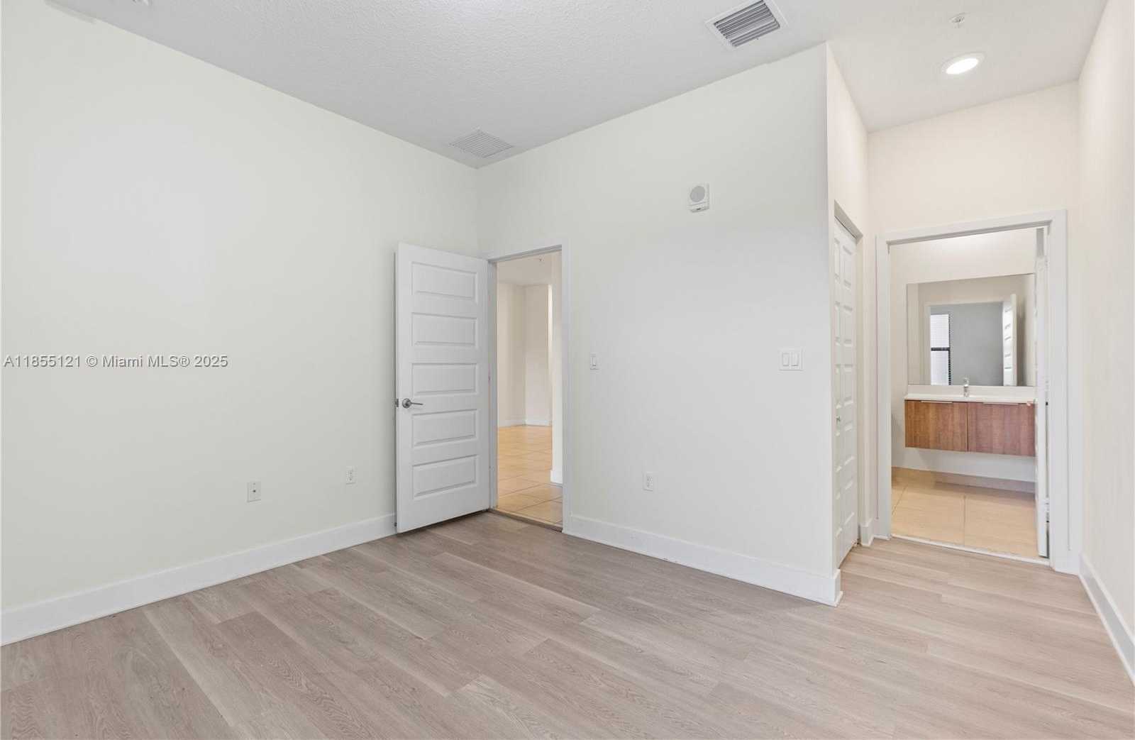 Small Image of 7831 NORTH WEST 104TH AVE #22, Doral Number 32