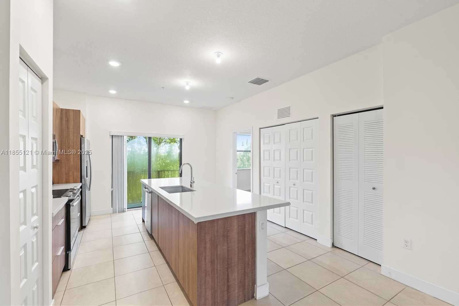 Small Image of 7831 NORTH WEST 104TH AVE #22, Doral Number 4