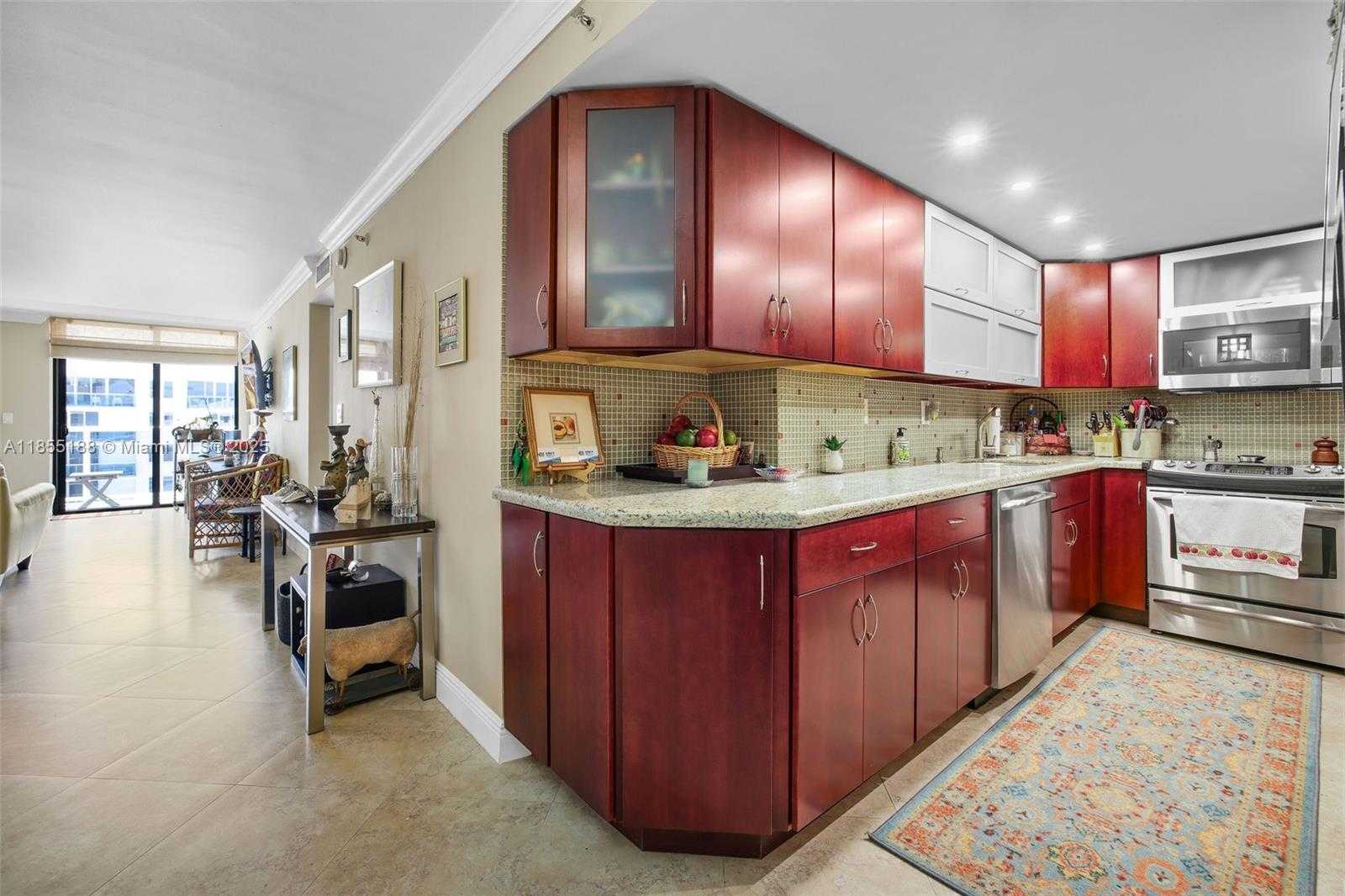 Small Image of 2401 COLLINS AVE #1807, Miami Beach Number 14