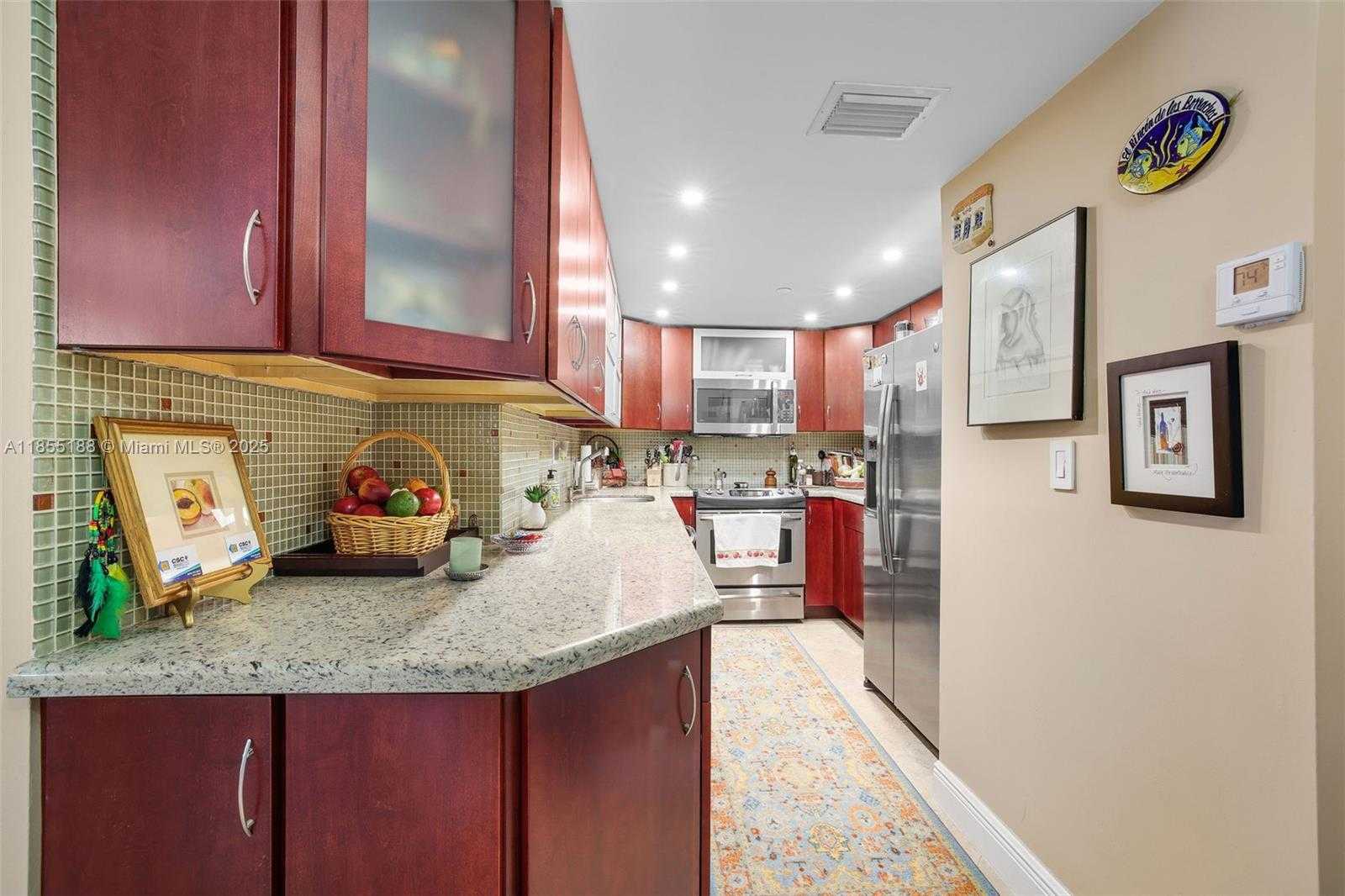 Small Image of 2401 COLLINS AVE #1807, Miami Beach Number 15