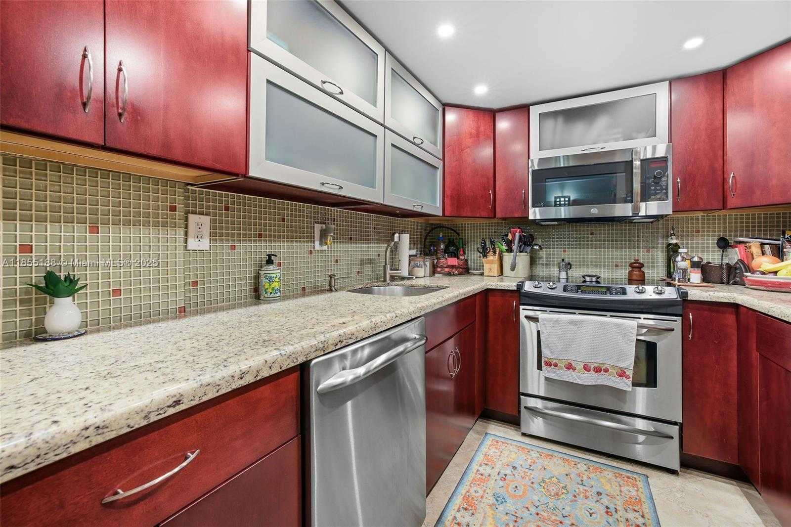 Small Image of 2401 COLLINS AVE #1807, Miami Beach Number 17