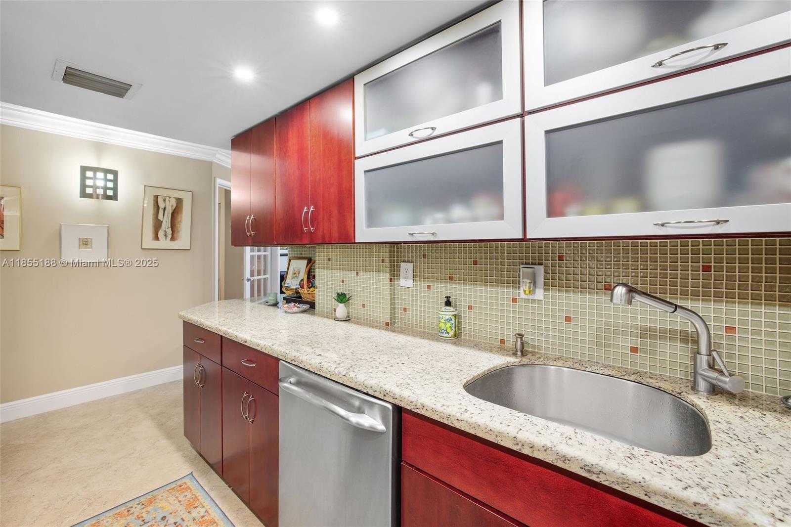 Small Image of 2401 COLLINS AVE #1807, Miami Beach Number 18