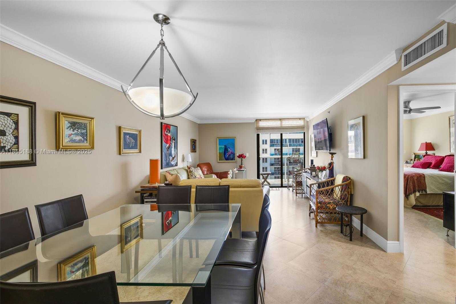 Small Image of 2401 COLLINS AVE #1807, Miami Beach Number 2