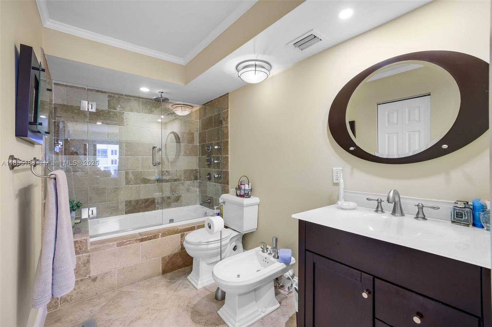 Small Image of 2401 COLLINS AVE #1807, Miami Beach Number 21