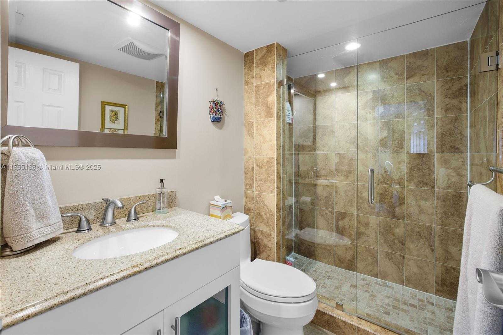 Small Image of 2401 COLLINS AVE #1807, Miami Beach Number 25