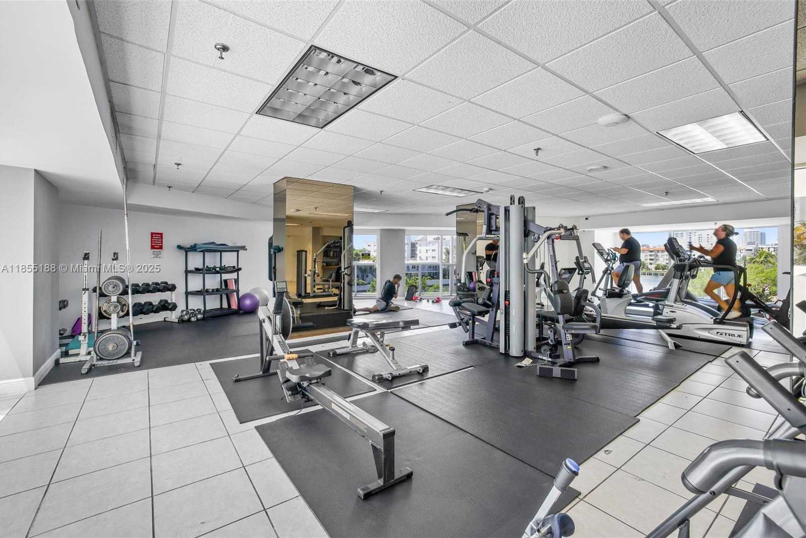 Small Image of 2401 COLLINS AVE #1807, Miami Beach Number 27