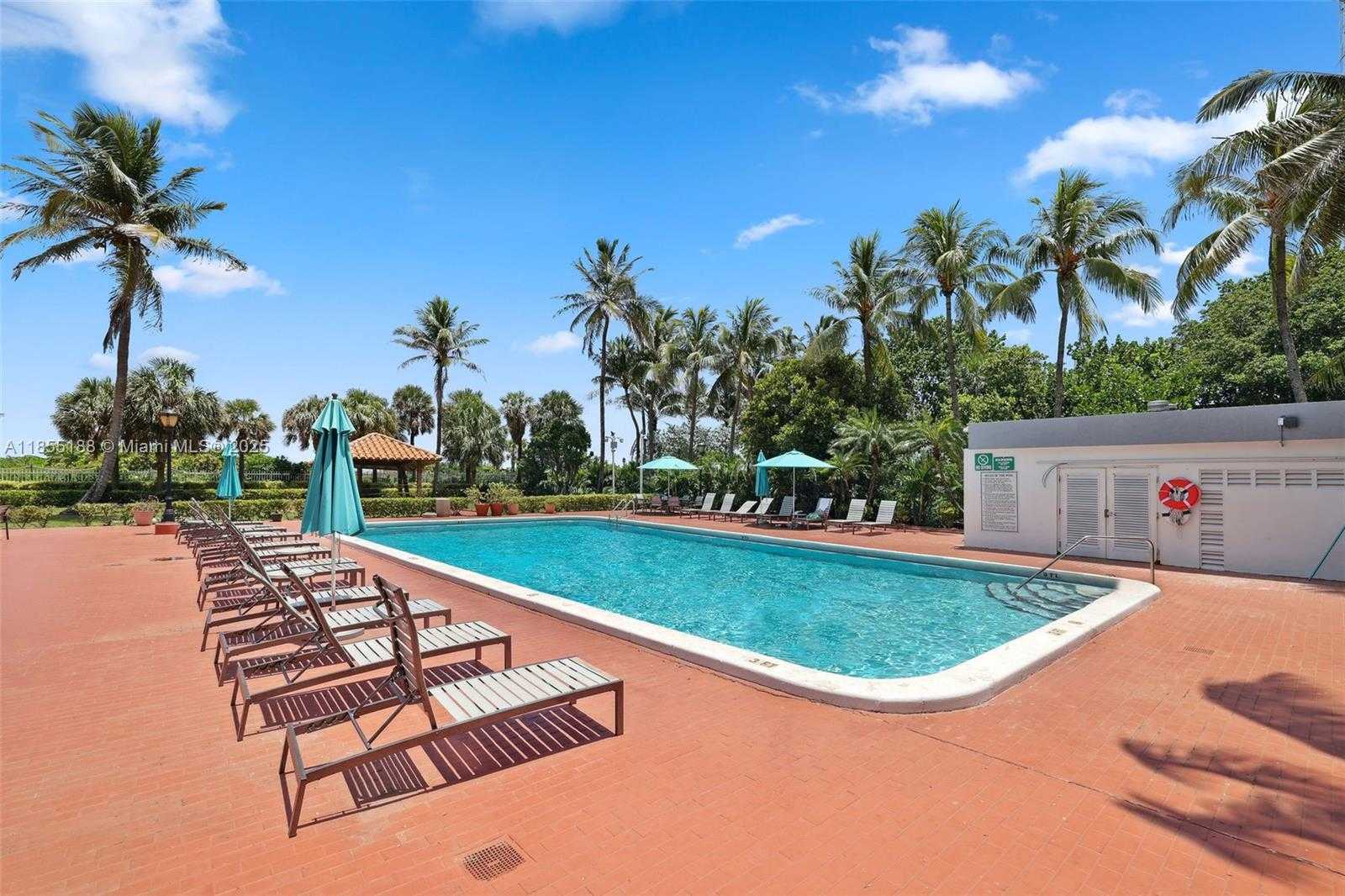 Small Image of 2401 COLLINS AVE #1807, Miami Beach Number 31