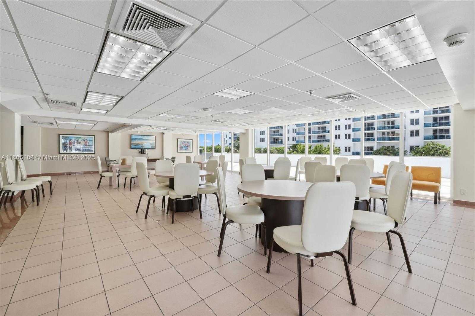 Small Image of 2401 COLLINS AVE #1807, Miami Beach Number 35
