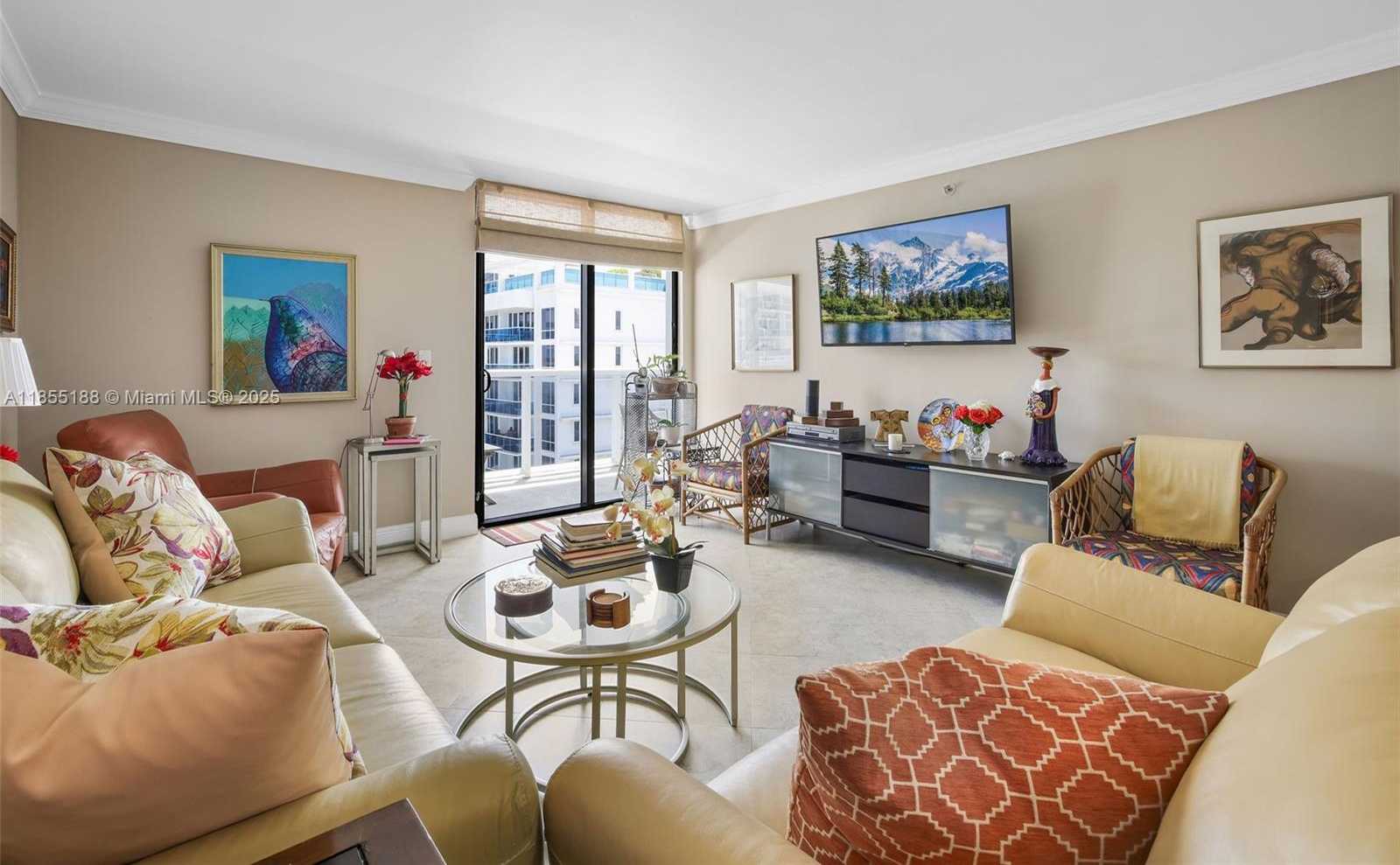 Small Image of 2401 COLLINS AVE #1807, Miami Beach Number 4