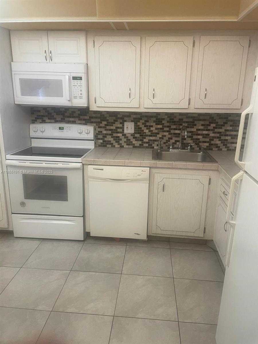 Small Image of 8311 SANDS POINT BLVD #R105, Tamarac Number 14