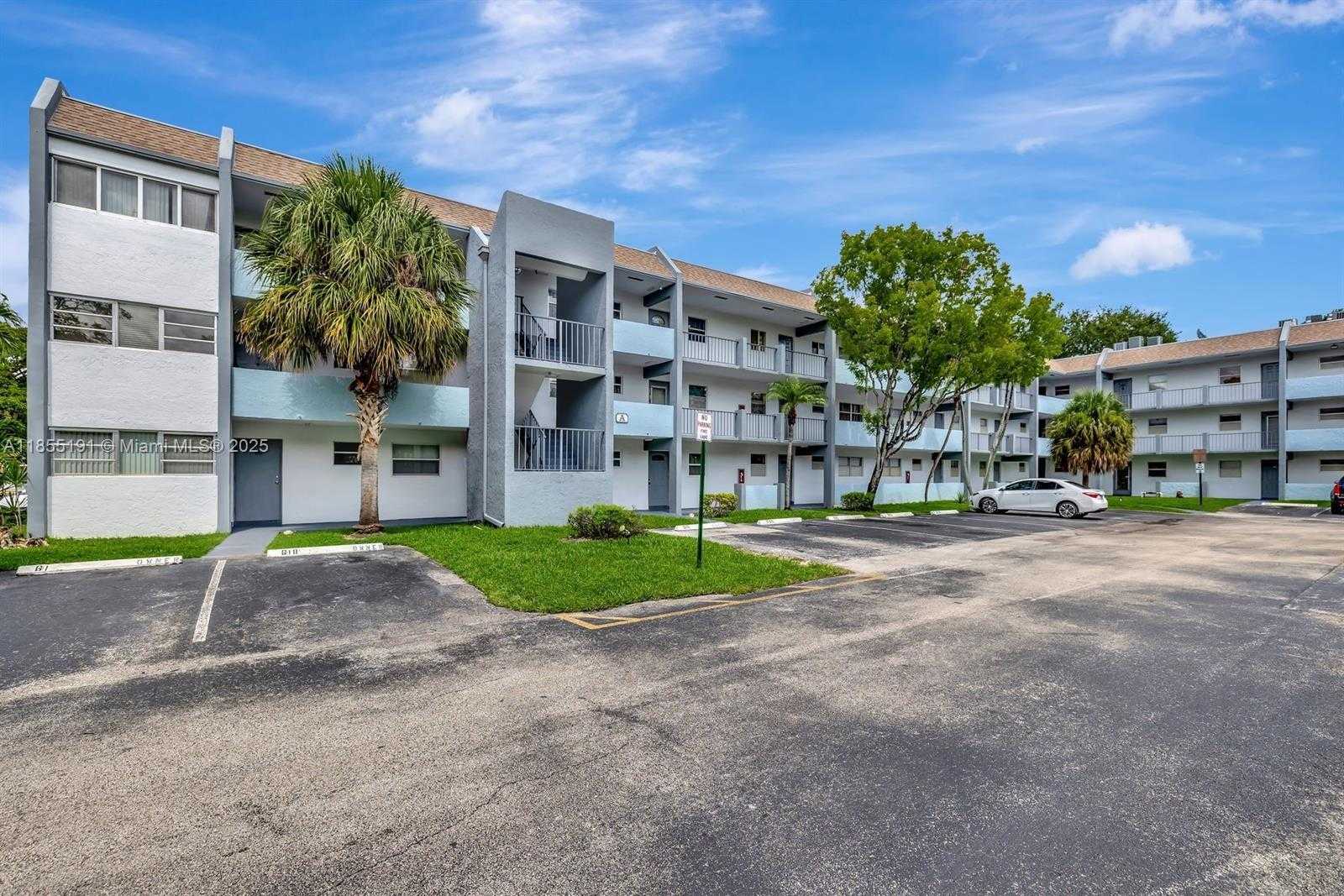 Small Image of 8311 SANDS POINT BLVD #R105, Tamarac Number 4